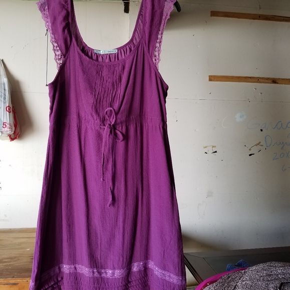 Women's Dress - Picture 1 of 3